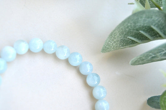 Akvamarin armbånd – beroligende energi, klar kommunikasjon og indre styrke