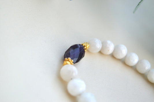 Månestein og ametyst armbånd – ro, intuisjon og spirituell balanse