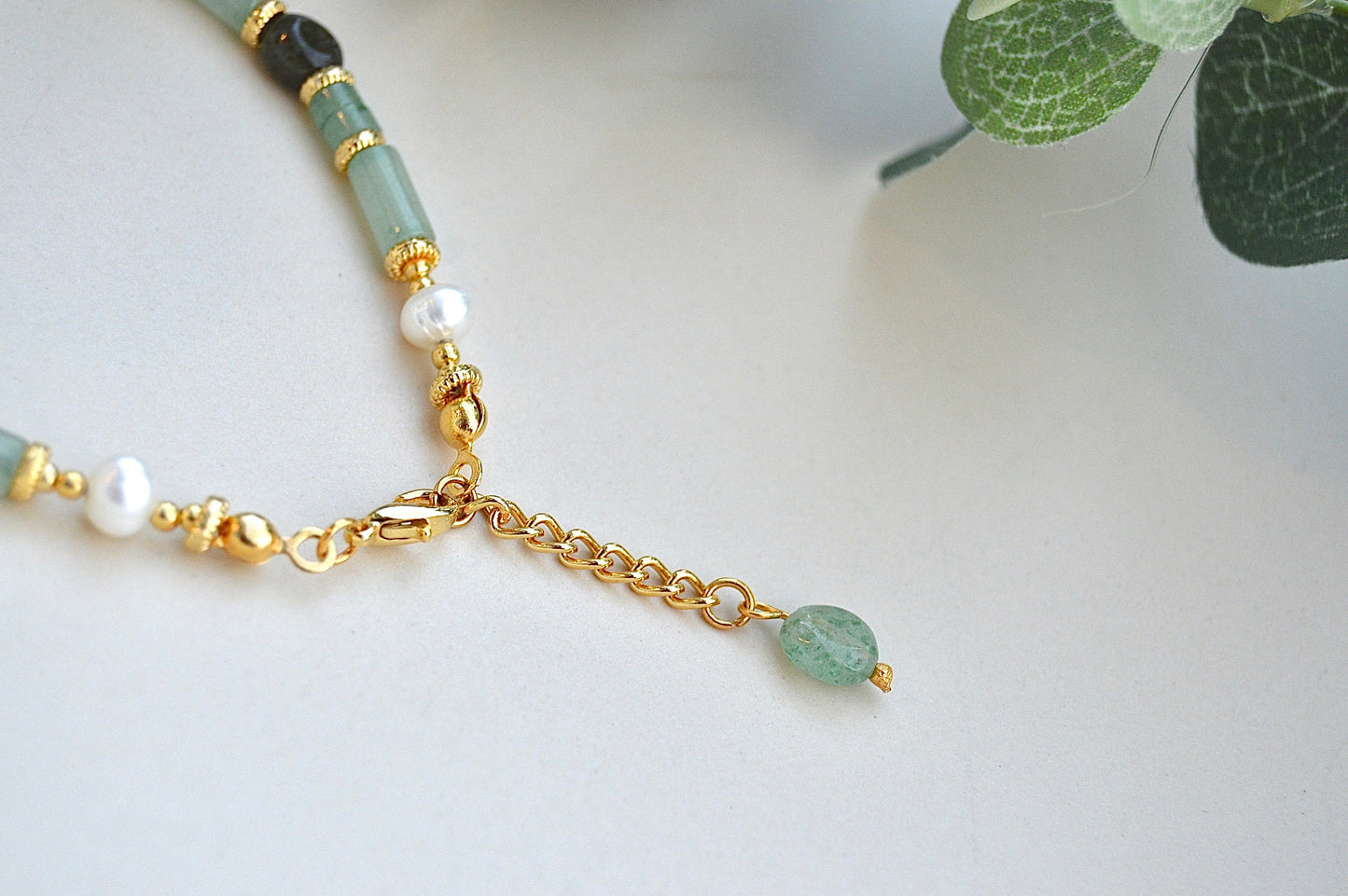 Aventurin, grønn rutilkvarts og perle armbånd – mot, klarhet og feminin ro