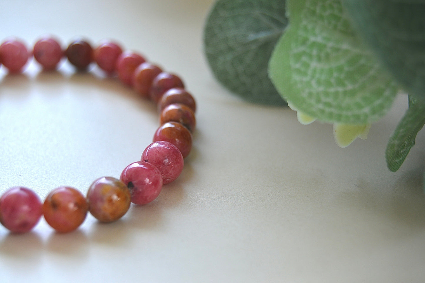 Rodonitt armbånd – hjertets heling og emosjonell balanse