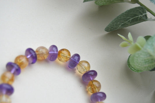 Ametyst og sitrin armbånd – ro, glede og styrke i balanse