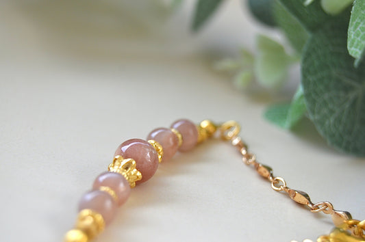 Solstein armbånd med gullbelagte detaljer – energi, glede og positivitet