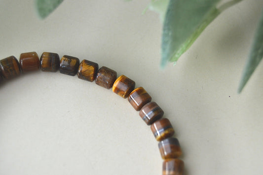 Tigerøye armbånd i terningform - styrke, mot og mental klarhet
