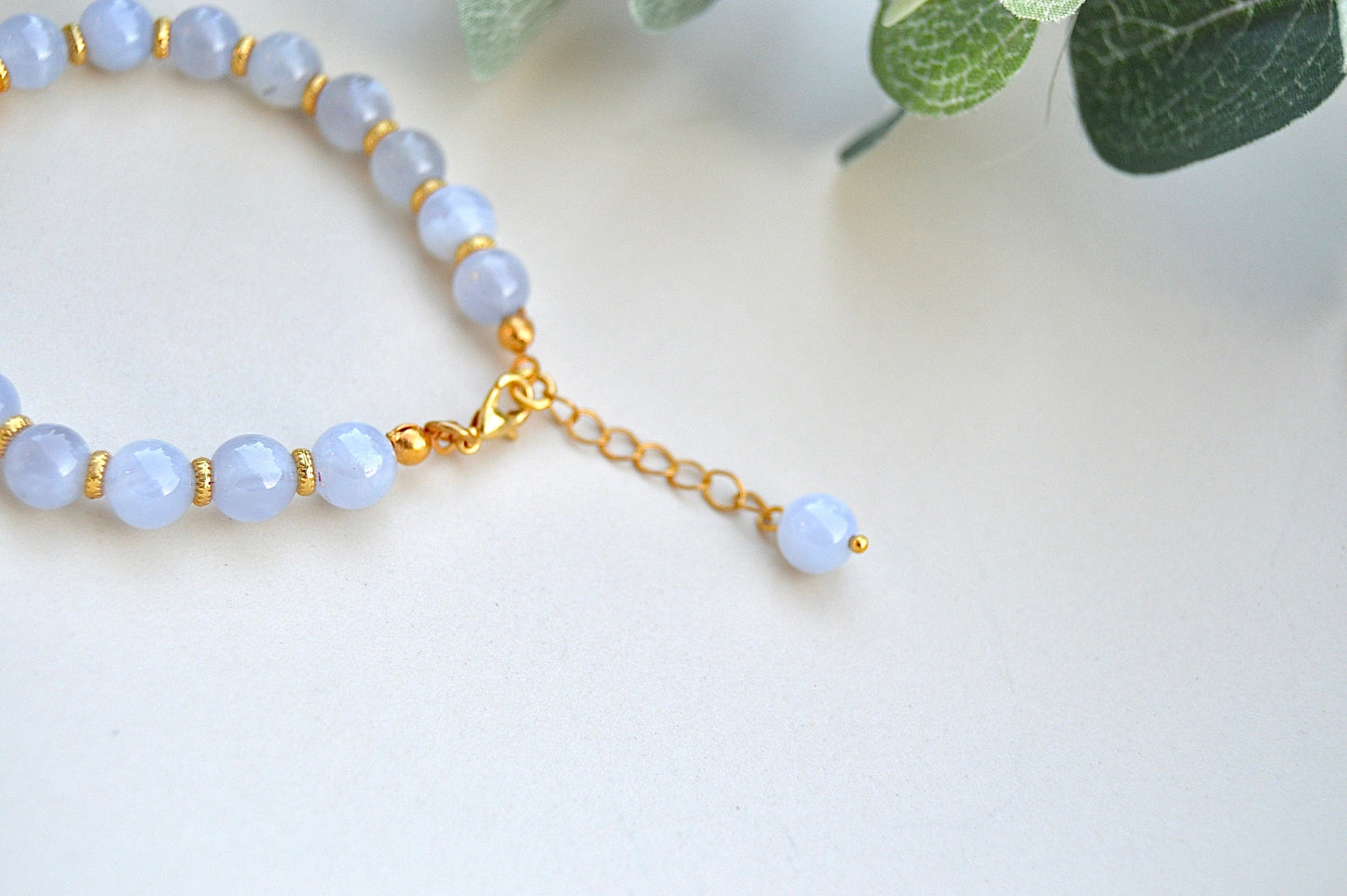 Kalsedon armbånd – indre fred, ro og klar kommunikasjon