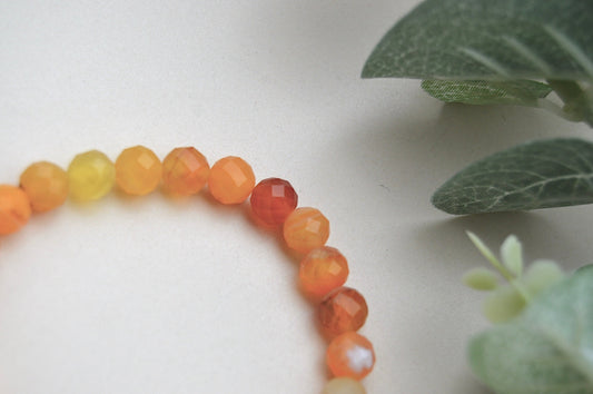Oransje agat fasettarmbånd – balanse, styrke og indre ro