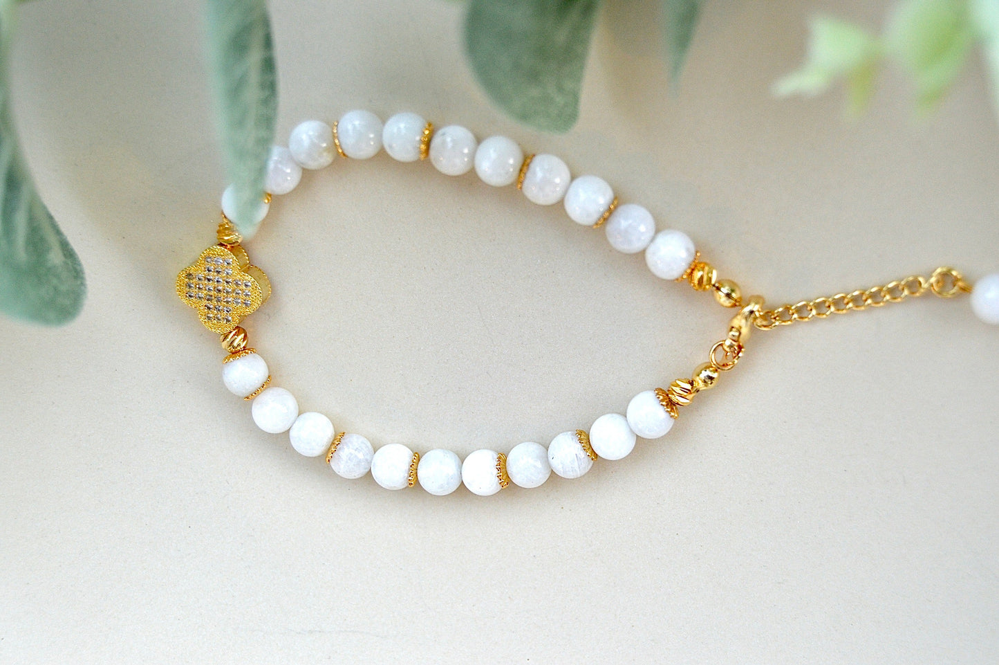 Månestein armbånd – nye begynnelser, intuisjon og indre ro