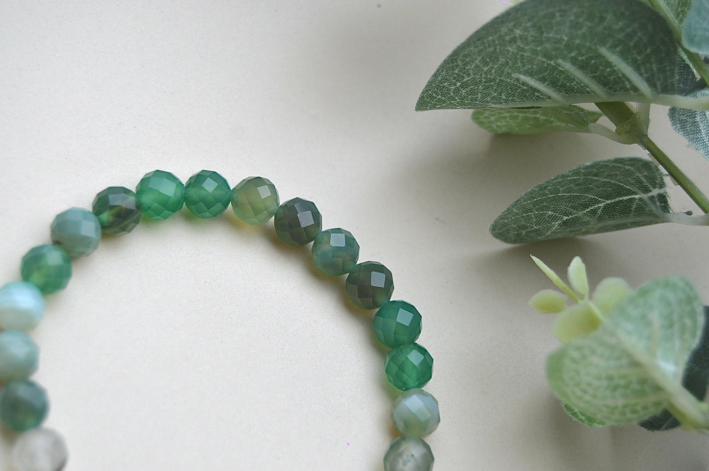 Grønn agat fasettarmbånd – balanse, beskyttelse og velstand