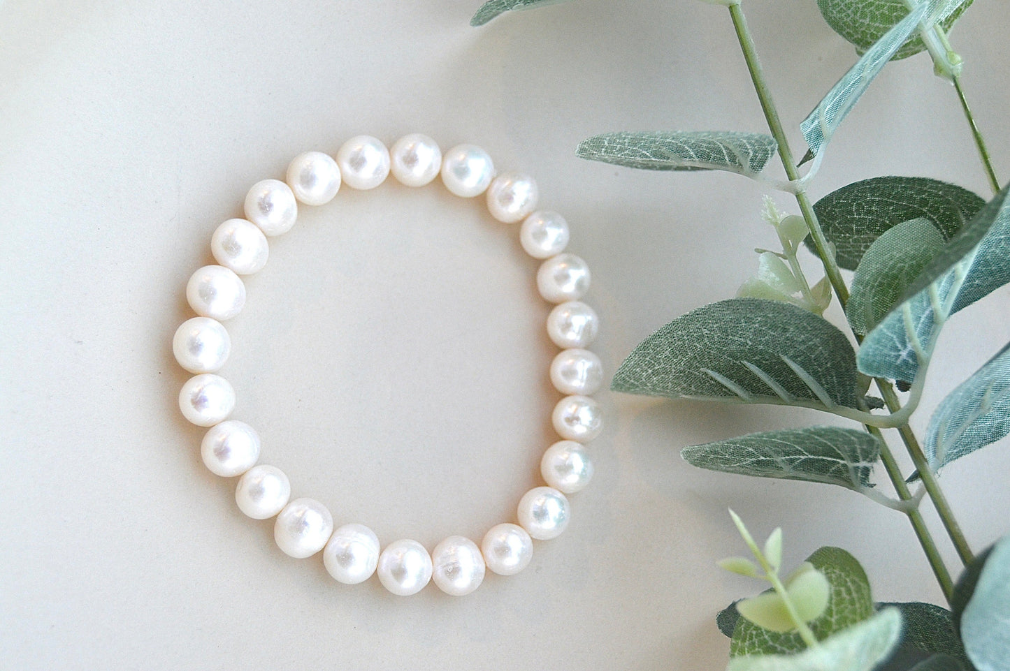Perlearmbånd – tidløs eleganse og feminin visdom