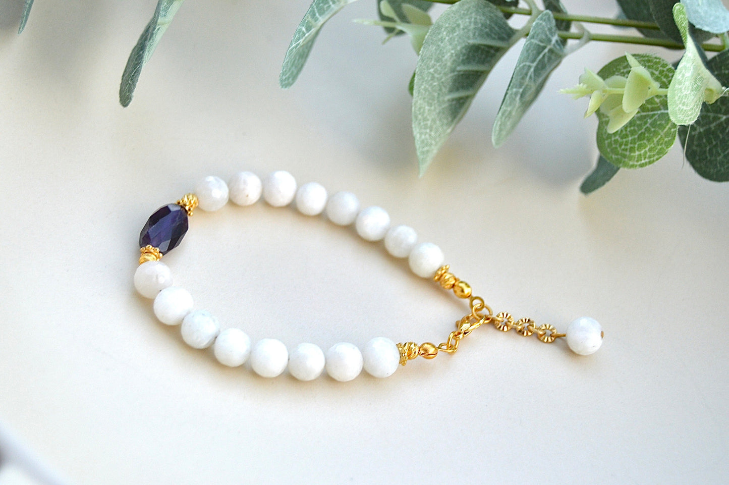 Månestein og ametyst armbånd – ro, intuisjon og spirituell balanse