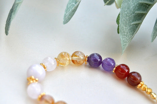 Karneol, ametyst, sitrin og rosenkvarts armbånd med gullbelagte detaljer – indre ro, glede og kjærlighet