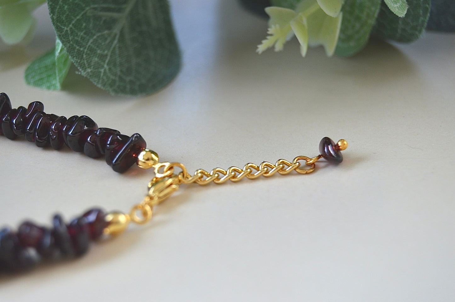 Granat chips armbånd – indre styrke og lidenskap