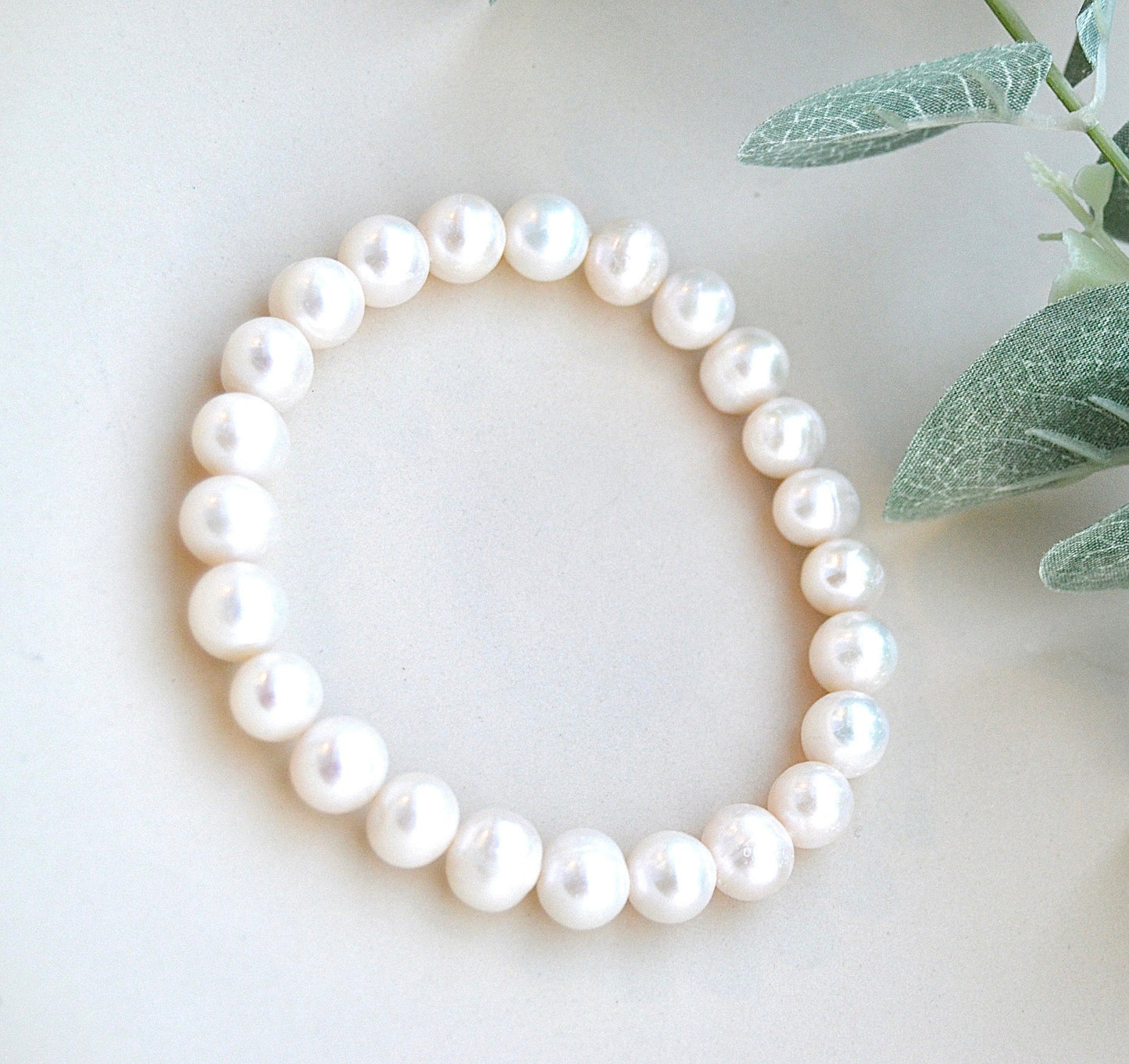 Perlearmbånd – tidløs eleganse og feminin visdom