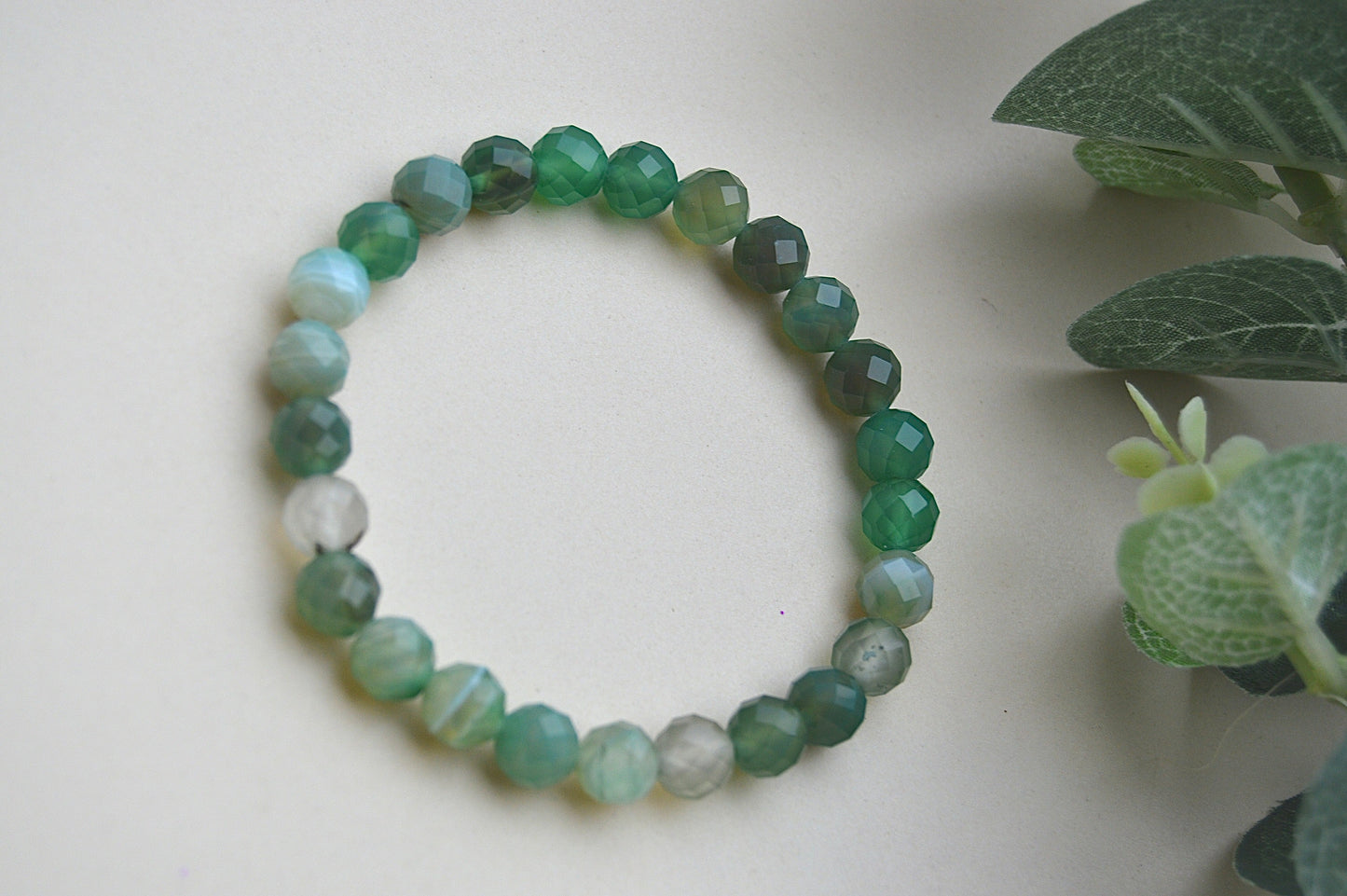 Grønn agat fasettarmbånd – balanse, beskyttelse og velstand