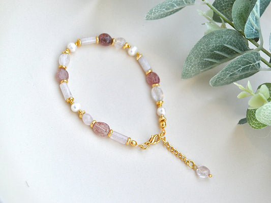 Rosenkvarts, jordbærkvarts og perle armbånd – kjærlighet, indre ro og feminin styrke