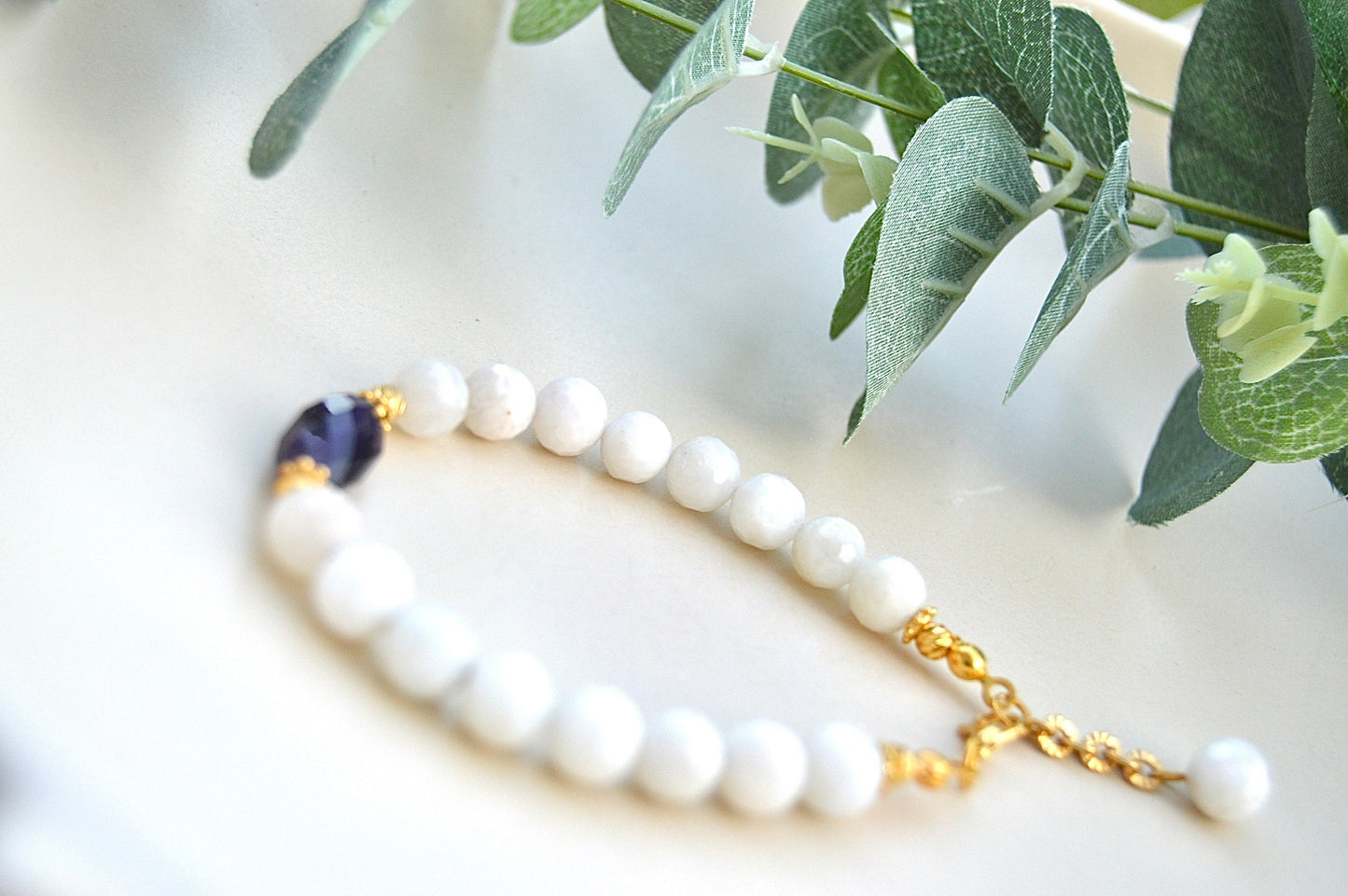 Månestein og ametyst armbånd – ro, intuisjon og spirituell balanse