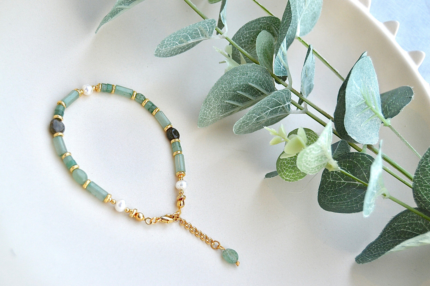 Aventurin, grønn rutilkvarts og perle armbånd – mot, klarhet og feminin ro