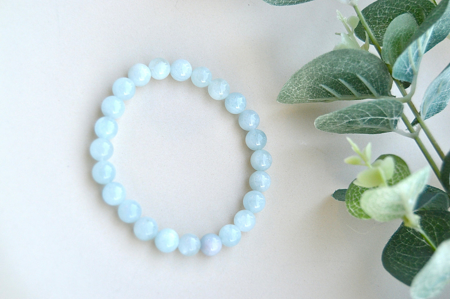 Akvamarin armbånd – beroligende energi, klar kommunikasjon og indre styrke