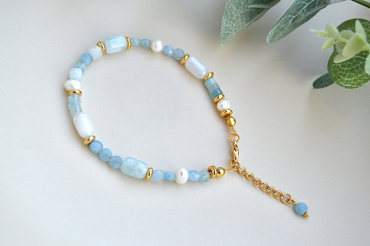 Akvamarin, månestein og perle armbånd – ro, intuisjon og feminin balanse