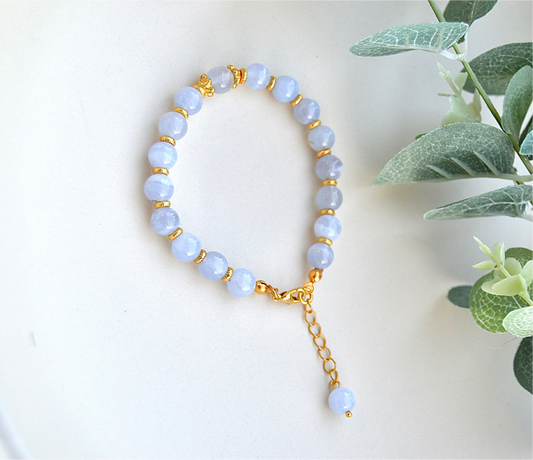 Kalsedon armbånd – indre fred, ro og klar kommunikasjon