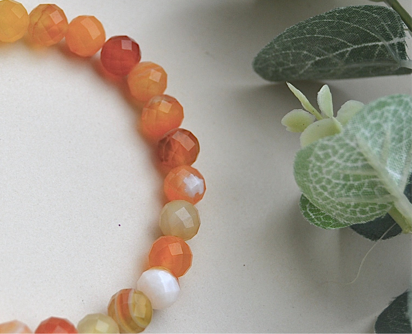 Oransje agat fasettarmbånd – balanse, styrke og indre ro