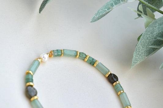 Aventurin, grønn rutilkvarts og perle armbånd – mot, klarhet og feminin ro