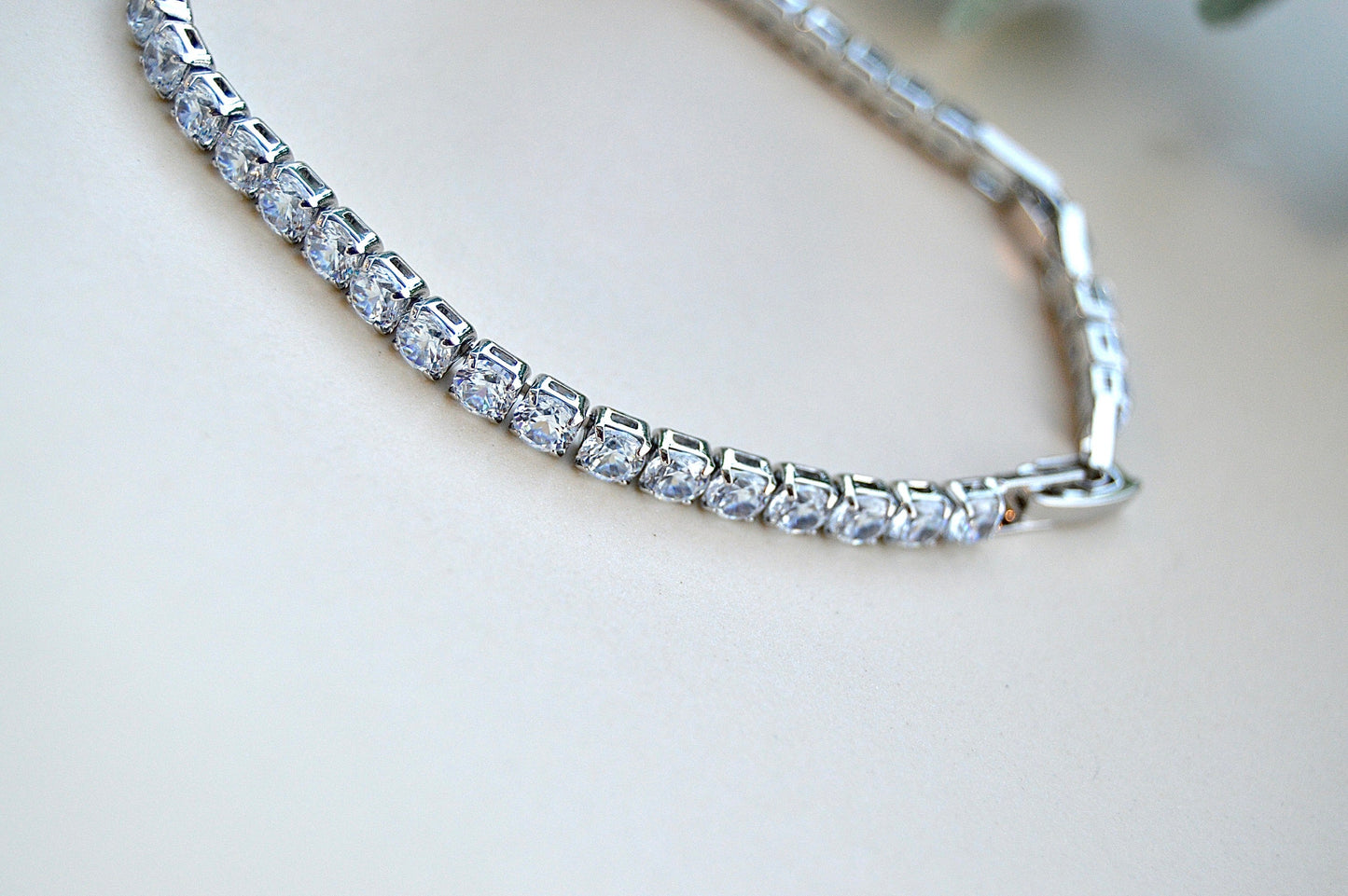 Zirkon armbånd – glans, eleganse og tidløs stil