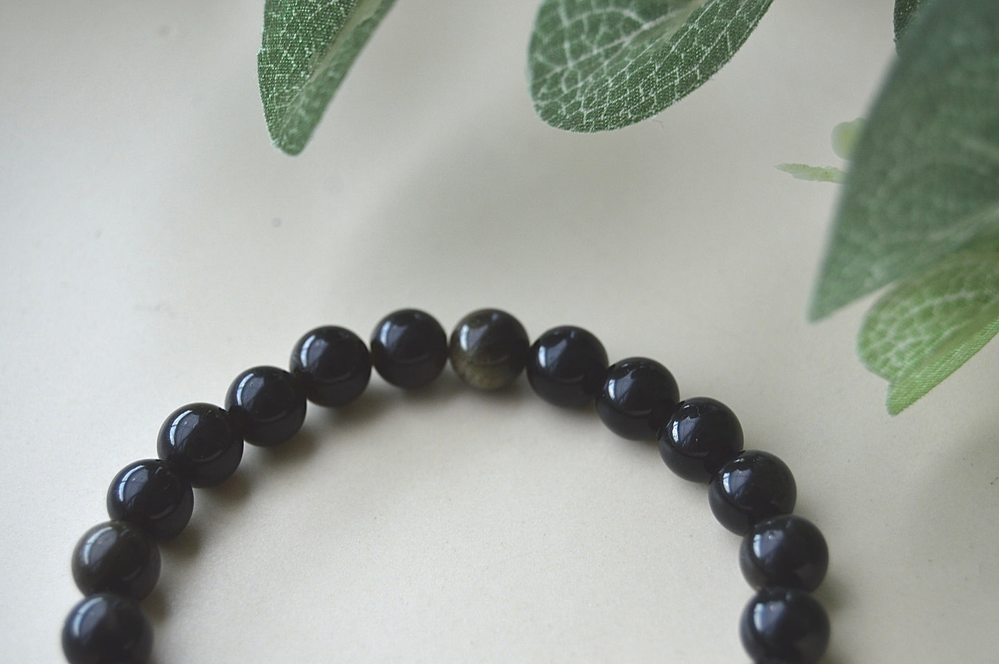 Obsidian armbånd – beskyttende og jordnær