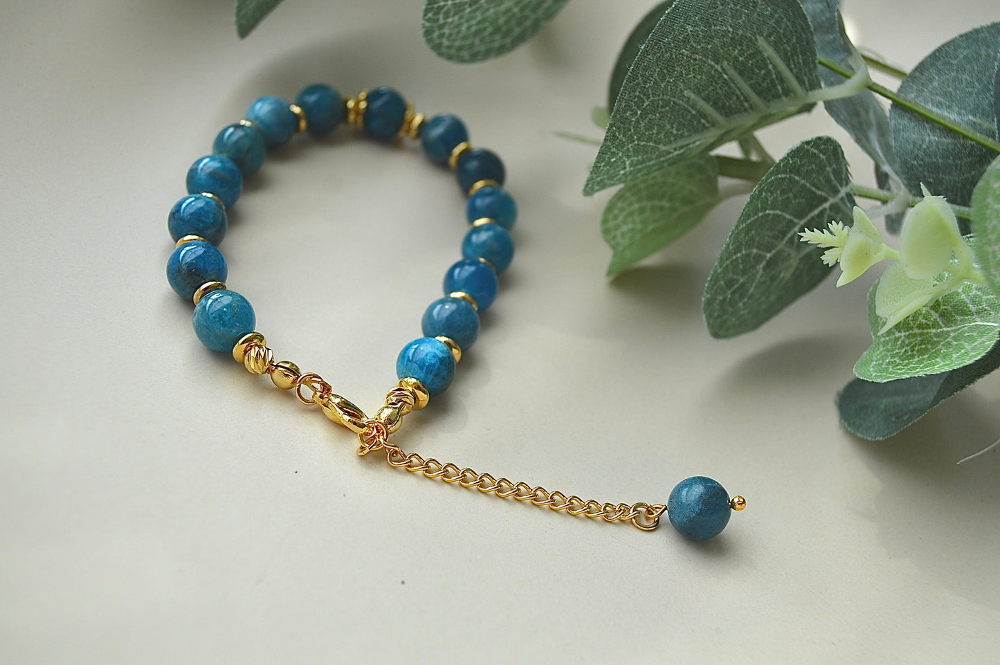 Apatitt armbånd med gullbelagte detaljer – inspirasjon, energi og kreativ flyt