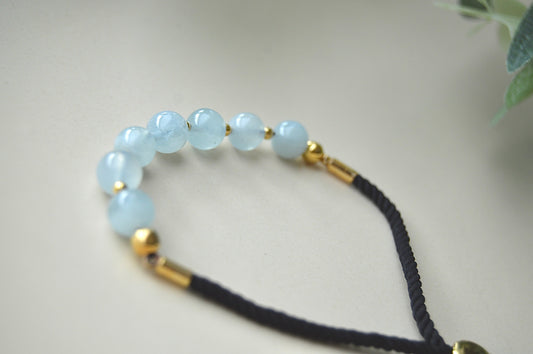 Akvamarin armbånd med justerbar snor – ro, kommunikasjon og indre balanse