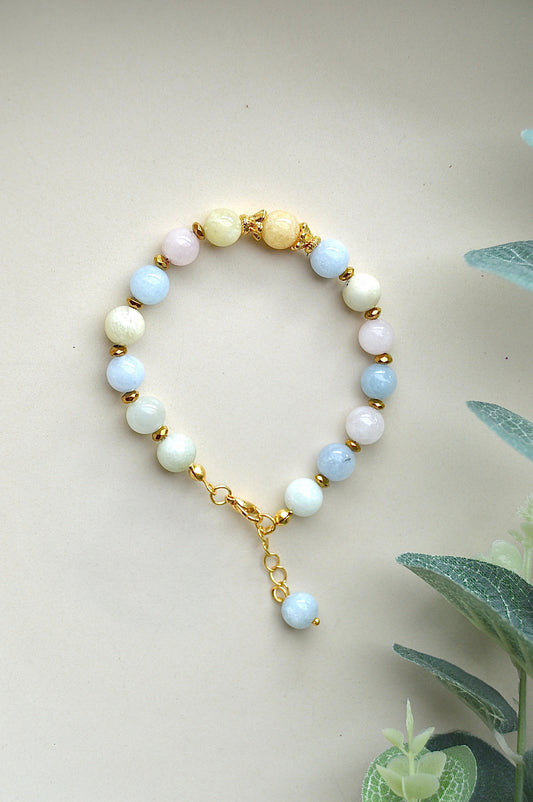 Morganitt armbånd med gullbelagte detaljer – kjærlighet, balanse og indre fred