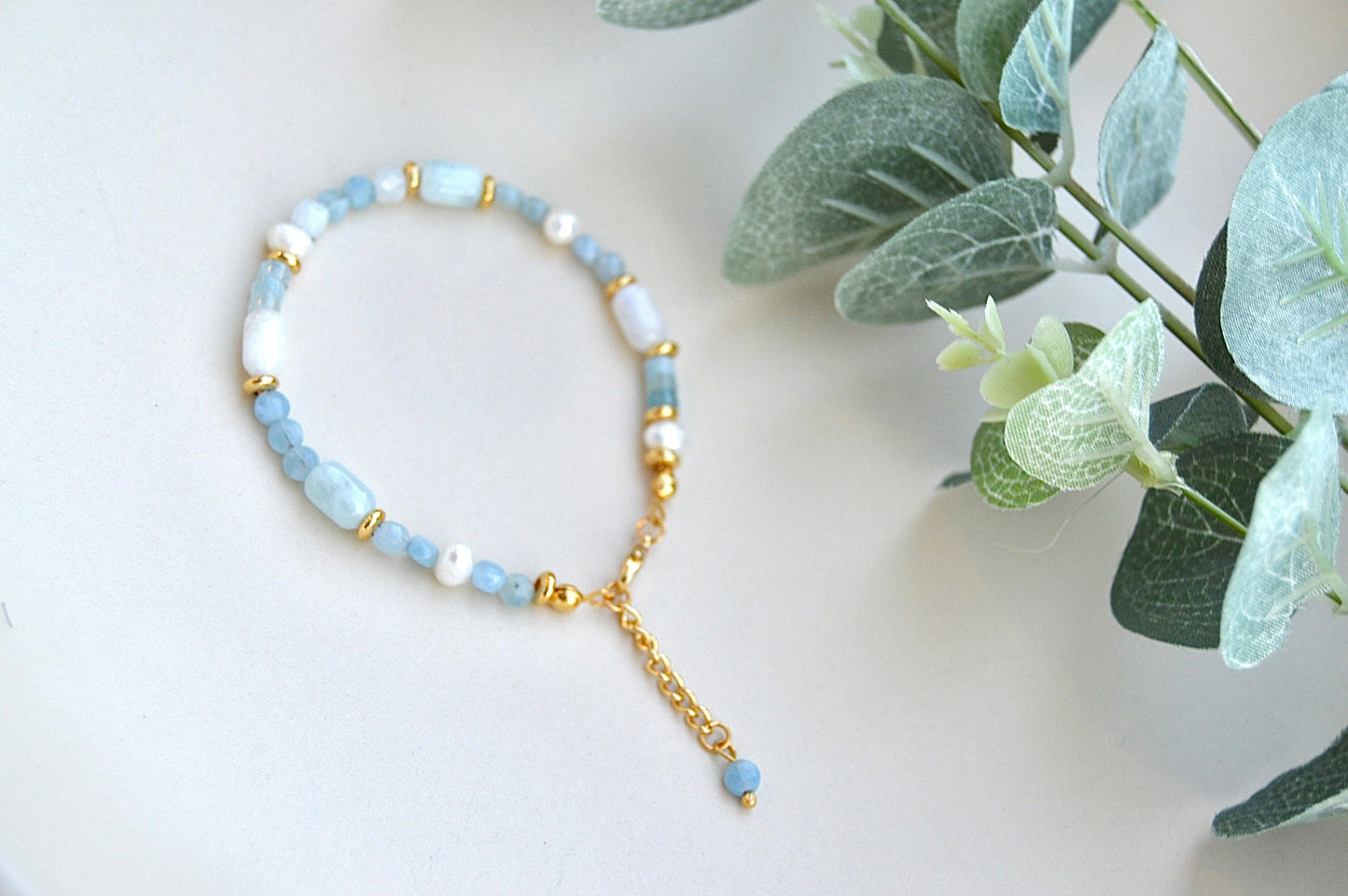Akvamarin, månestein og perle armbånd – ro, intuisjon og feminin balanse