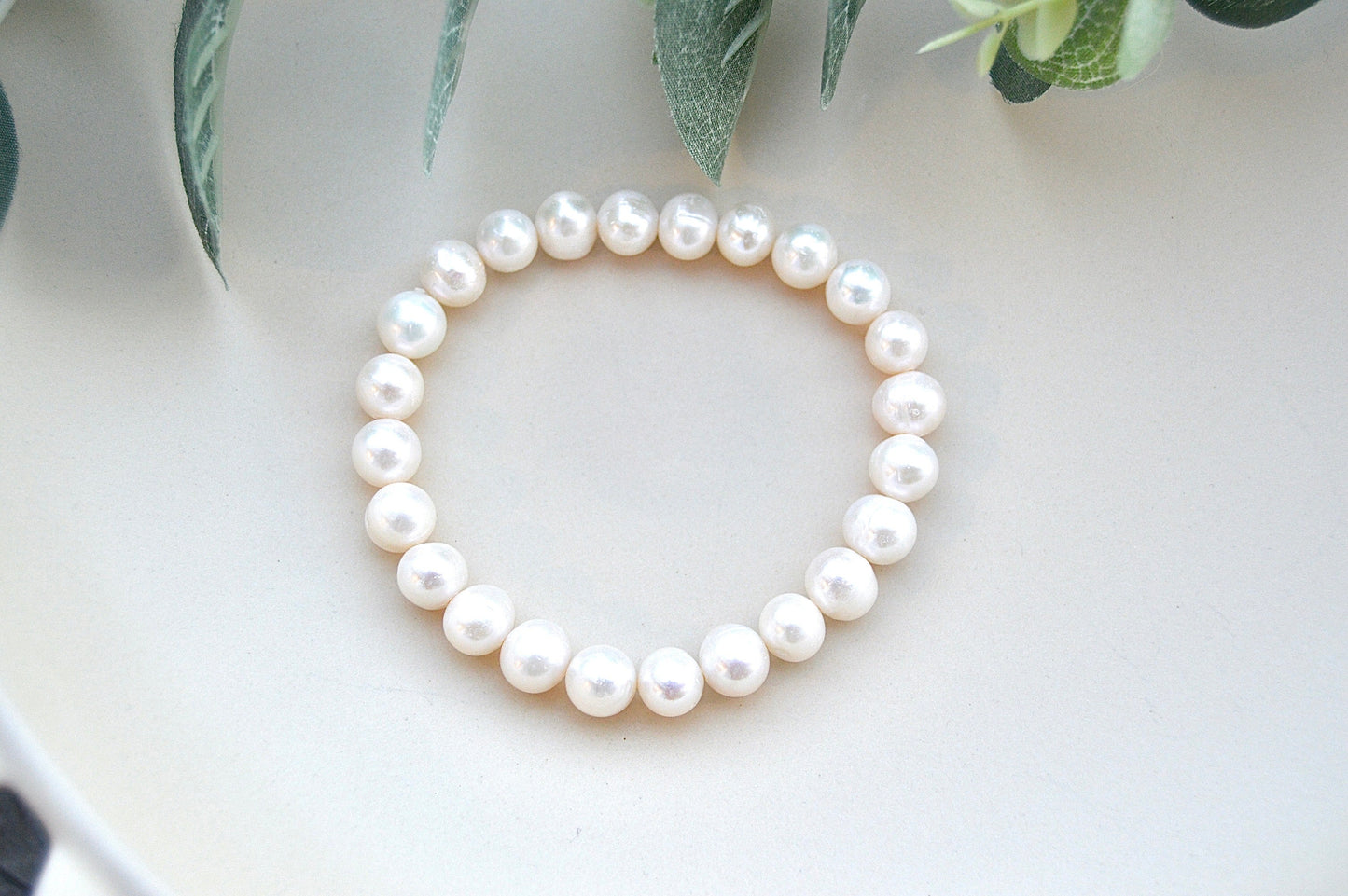 Perlearmbånd – tidløs eleganse og feminin visdom